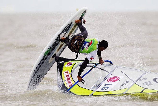 Taty Frans in control - Surf World Cup Podersdorf ©  John Carter / PWA http://www.pwaworldtour.com